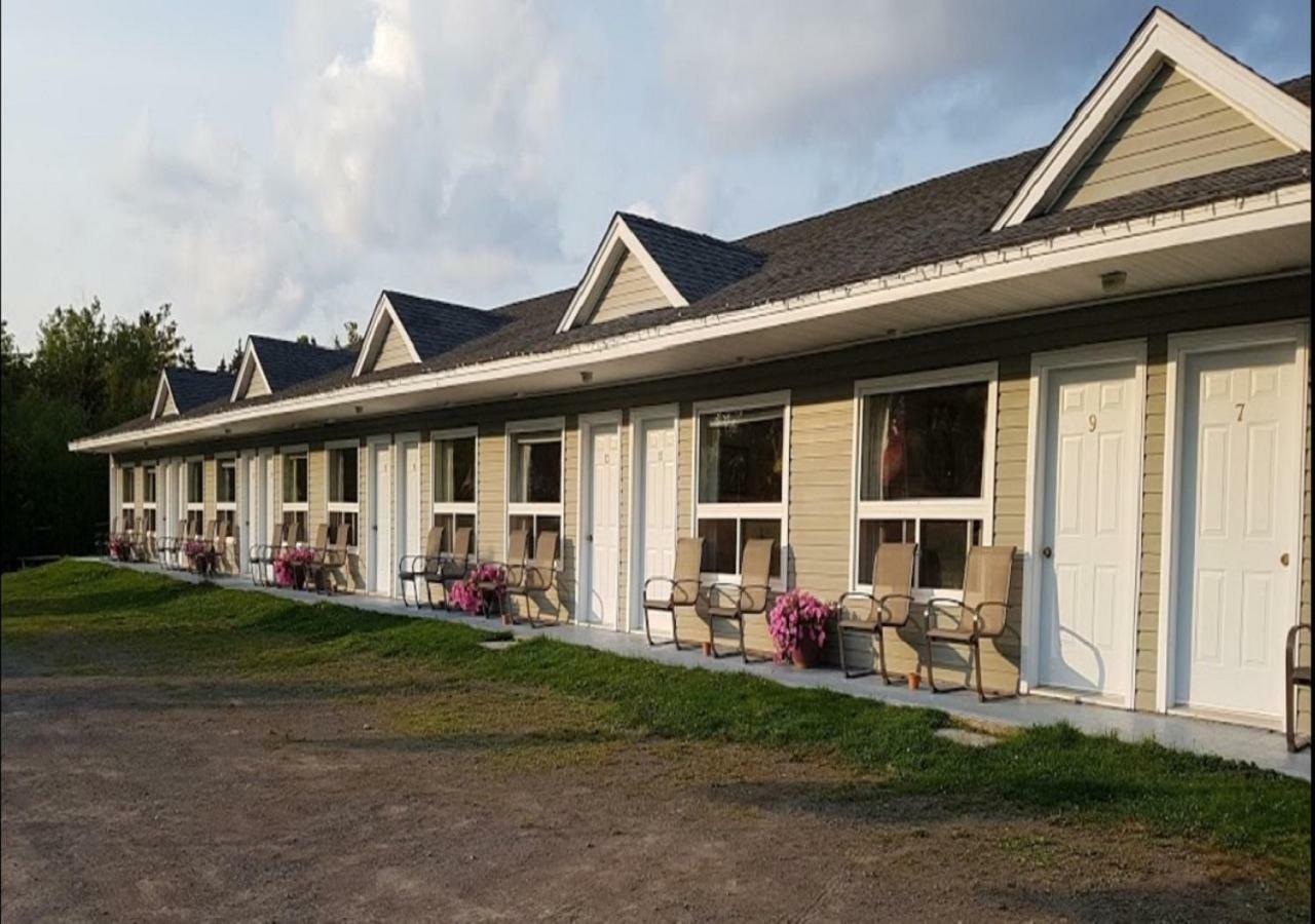 Fundy Rocks Motel ホープウェル・ケープ エクステリア 写真